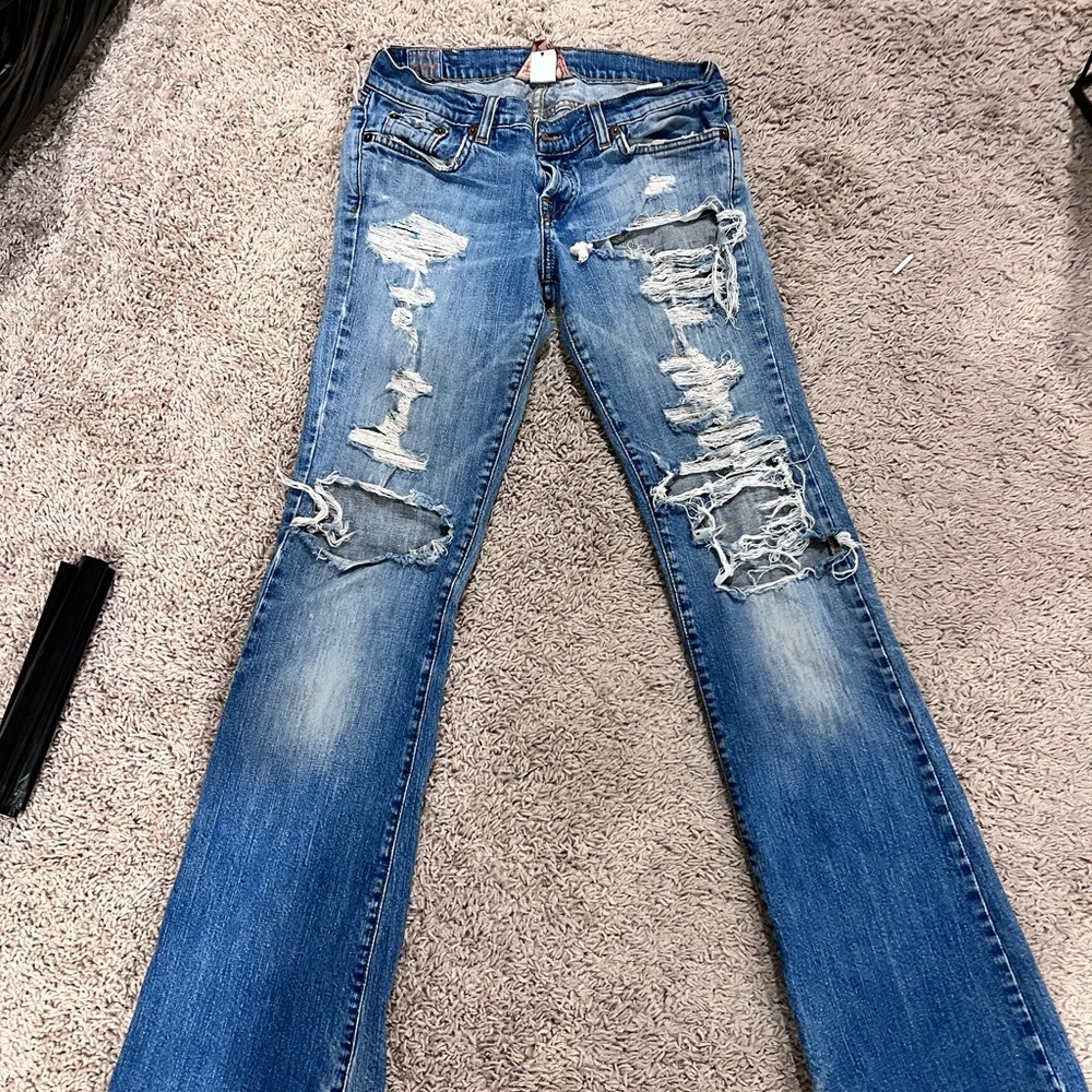 Lucky Brand cute distressed jeans 28/6 have stretch hip hugging